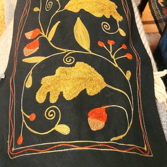 Seasons of cannon falls. Table runner in black, gold, and brown felt 15"×85" - Picture 7 of 7